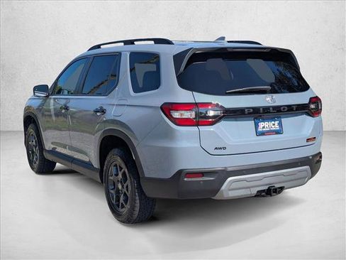 Used 2024 Honda Pilot TrailSport image 8