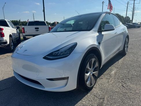 Used 2023 Tesla Model Y Long Range AWD/4WD image 9