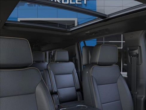 New 2025 Chevrolet Suburban Premier image 24
