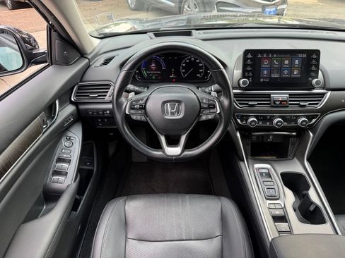 Used 2020 Honda Accord Touring image 2