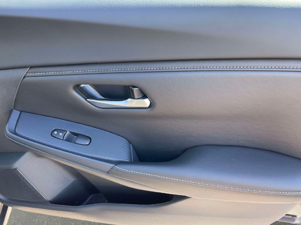 Used 2025 Nissan Sentra SV FWD image 9
