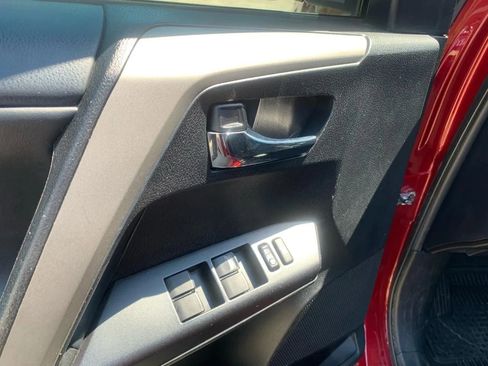 Used 2018 Toyota RAV4 XLE w/ Plus Extra Value Package FWD image 17