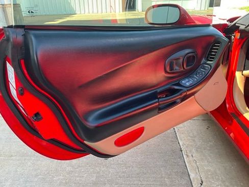 Used 2000 Chevrolet Corvette Coupe w/ Roof Pkg RWD image 4