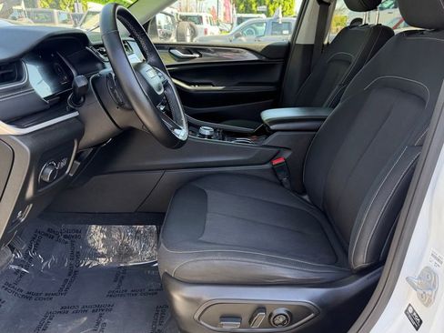 Used 2022 Jeep Grand Cherokee L Laredo w/ Luxury Tech Group I image 15