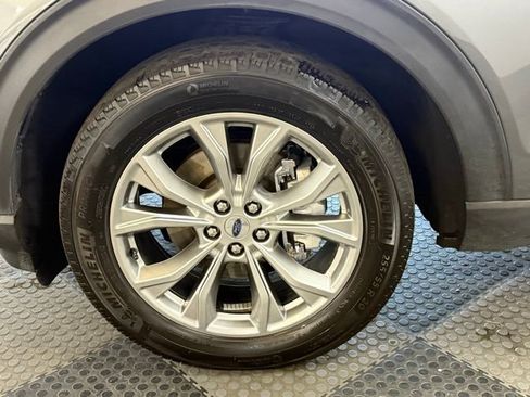 Used 2023 Ford Explorer Limited w/ Limited Technology Package image 16