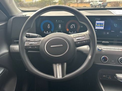 Used 2024 Hyundai Kona SE image 23