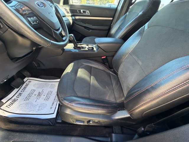 Used 2018 Ford Explorer XLT w/ Equipment Group 202A AWD/4WD image 18