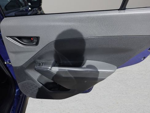 Used 2025 Subaru Crosstrek 2.0i Premium image 34