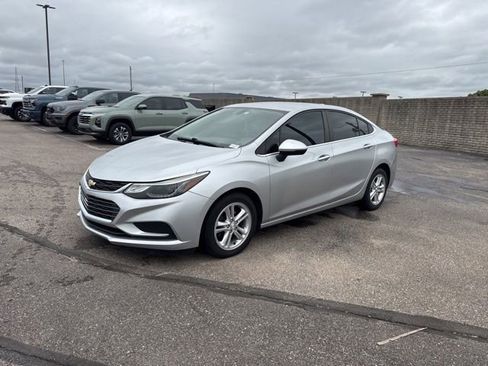 Used 2017 Chevrolet Cruze LT w/ Convenience Package FWD image 3