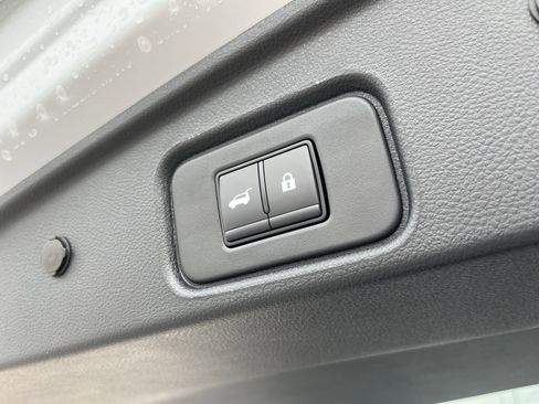 New 2025 Nissan Pathfinder SV w/ SV Premium Package image 6