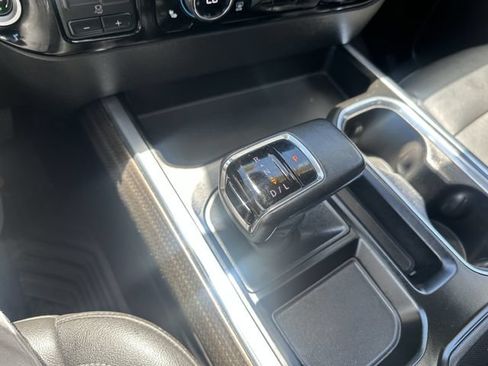 Used 2022 Chevrolet Silverado 1500 LT Trail Boss w/ LT Trail Boss Premium Package AWD/4WD image 16