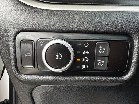 Used 2022 Ford Explorer XLT w/ Equipment Group 202A image 10