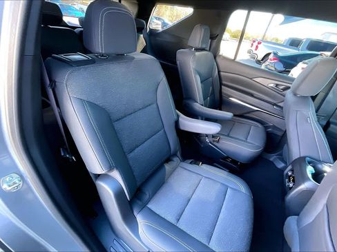 Used 2024 Chevrolet Traverse LT image 19