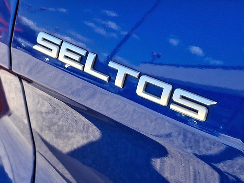 Used 2023 Kia Seltos EX image 30