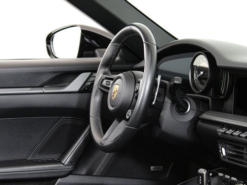Used 2020 Porsche 911 Carrera RWD image 31