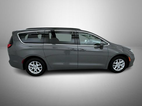 Certified 2022 Chrysler Pacifica Touring-L FWD image 4