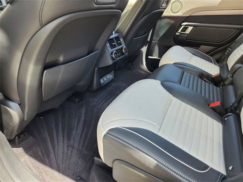 Used 2024 Land Rover Discovery Dynamic SE image 28