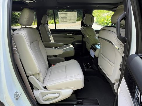 New 2026 Jeep Grand Wagoneer Summit AWD/4WD image 28