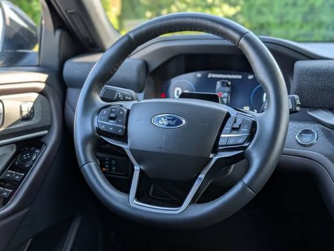 Used 2026 Ford Explorer Platinum AWD/4WD image 14