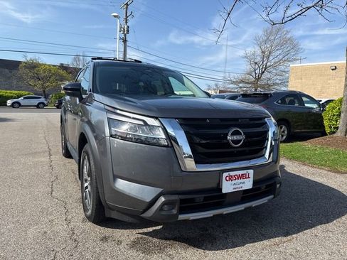 Used 2022 Nissan Pathfinder SL image 7