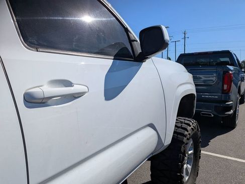Used 2017 Toyota Tacoma SR w/ Tow Package AWD/4WD image 11