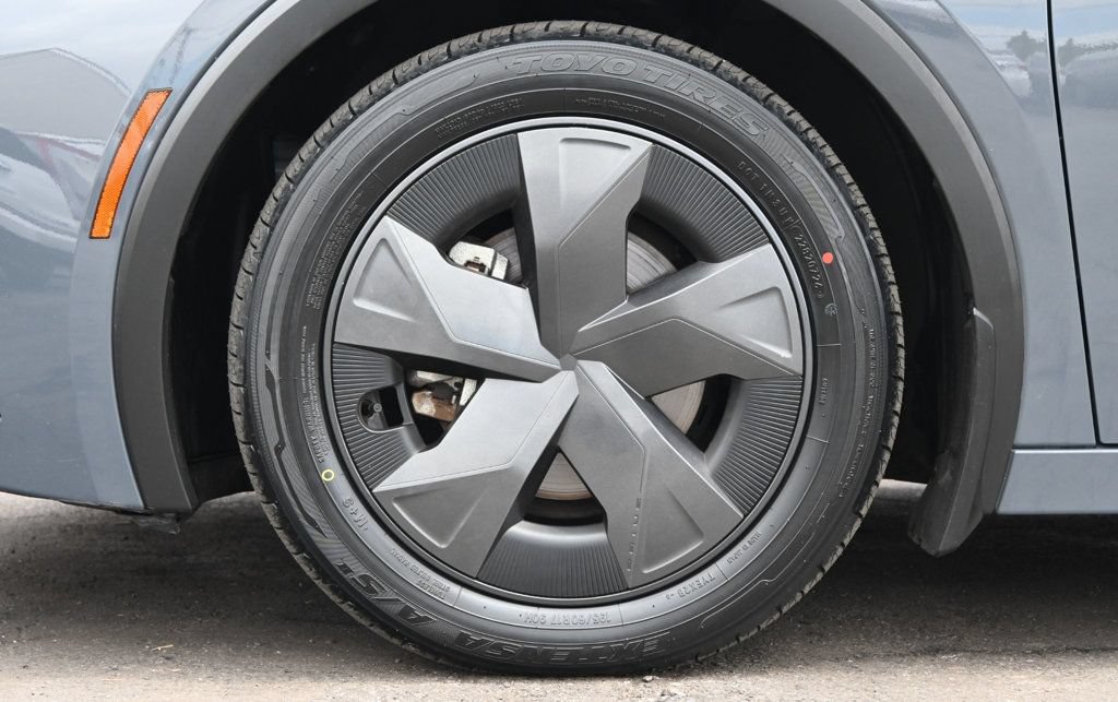 Used 2025 Toyota Prius LE FWD image 7