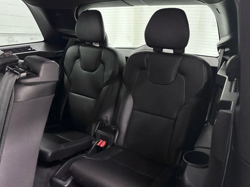 Used 2020 Volvo XC90 T6 Momentum w/ Protection Package Premier AWD/4WD image 17