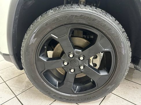 Used 2021 Jeep Grand Cherokee Freedom Edition image 19