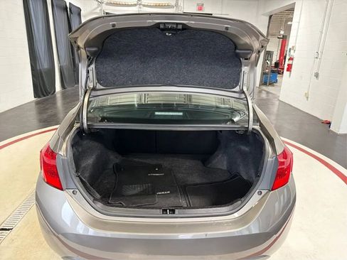 Used 2018 Toyota Corolla SE w/ Protection Package image 12