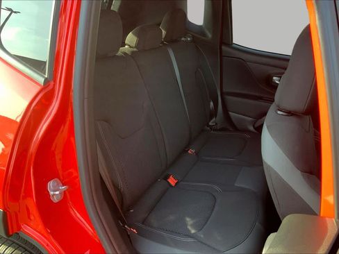 Used 2023 Jeep Renegade Latitude w/ Sun/Sound Group AWD/4WD image 19