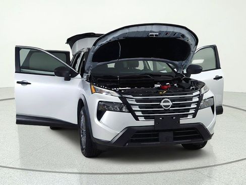Used 2024 Nissan Rogue S AWD/4WD image 9