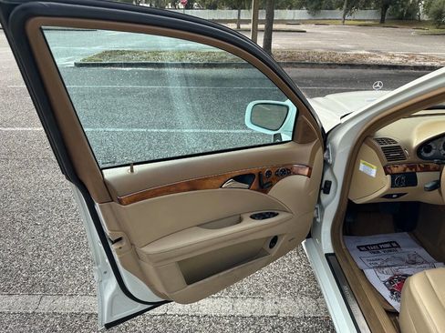 Used 2009 Mercedes-Benz E 350 E 350 4dr Sedan image 10