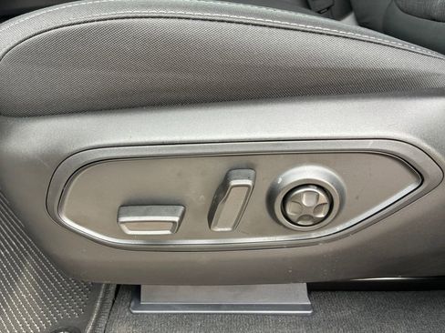 New 2025 Jeep Grand Cherokee L Laredo image 25