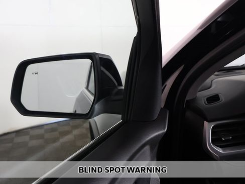 Used 2023 GMC Acadia SLT image 6