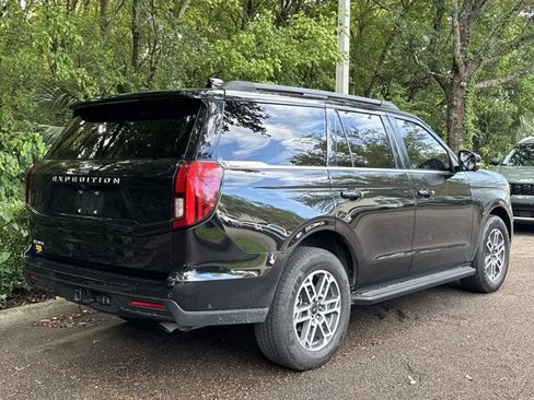 Used 2025 Ford Expedition Active RWD image 6