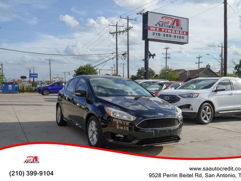 Used 2017 Ford Focus SE FWD image 1