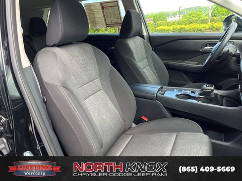 Used 2025 Nissan Rogue SV FWD image 25