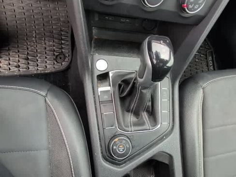 Certified 2022 Volkswagen Taos SE w/ Panoramic Sunroof Package image 19