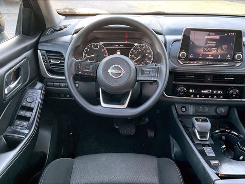 Used 2024 Nissan Rogue SV image 6