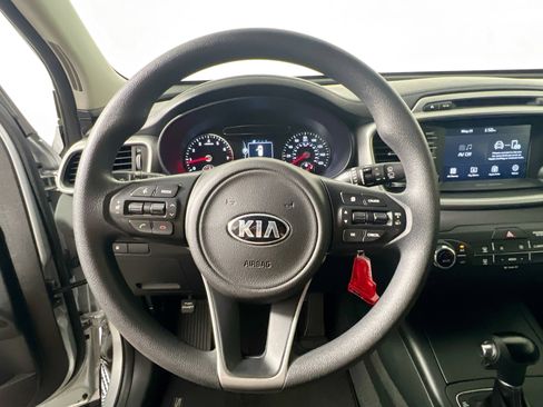 Used 2018 Kia Sorento FWD image 17