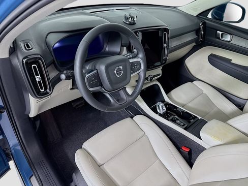 Used 2024 Volvo XC40 B5 Plus w/ Climate Package AWD/4WD image 9