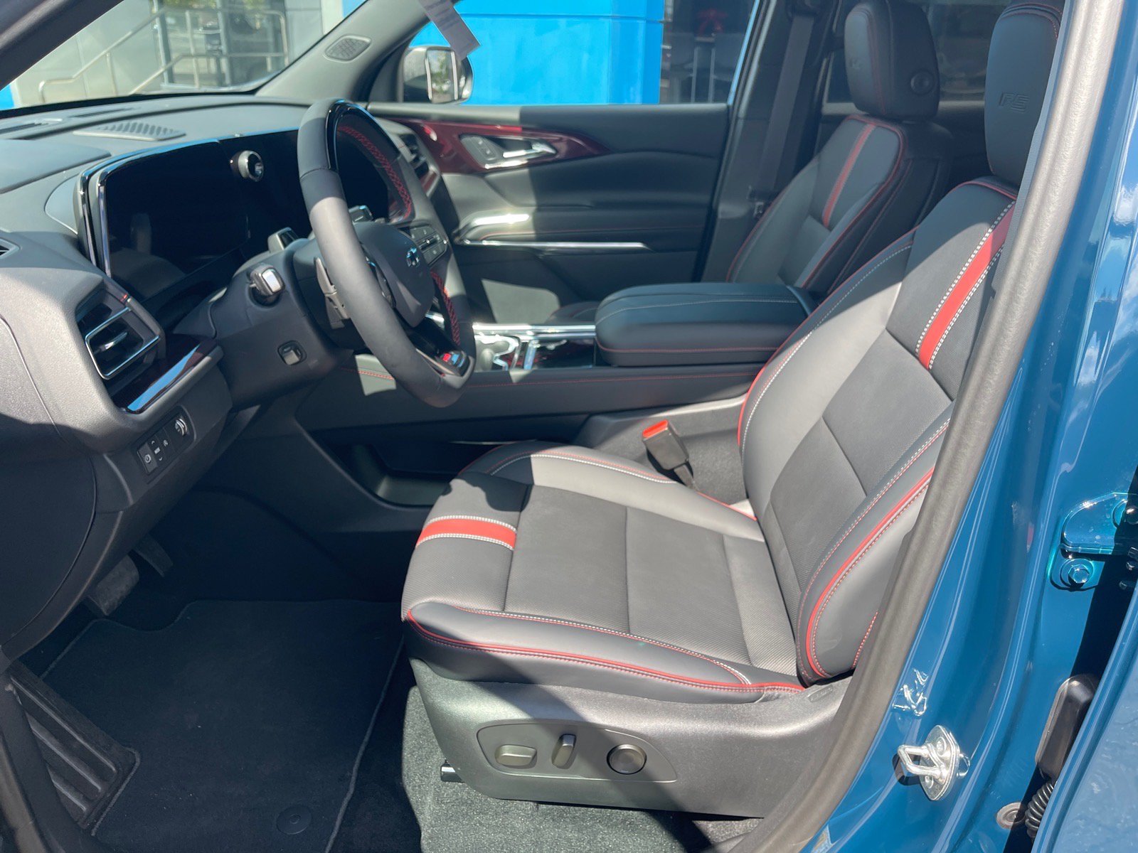 New 2027 Chevrolet Traverse RS FWD image 10