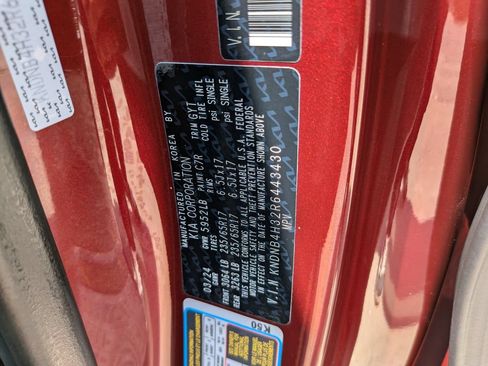 Certified 2024 Kia Carnival LX FWD image 37