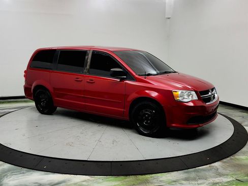Used 2016 Dodge Grand Caravan SE w/ Quick Order Package 29E SE FWD image 3