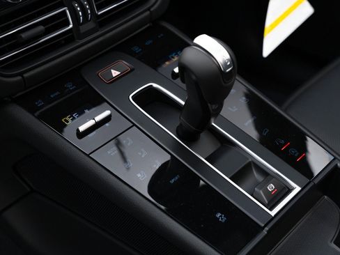 Certified 2025 Porsche Macan image 26