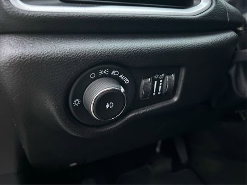 Used 2020 Chrysler Pacifica Touring w/ S Appearance Package image 38