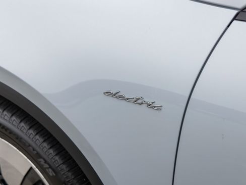 Certified 2024 Porsche Macan 4 Electric image 18