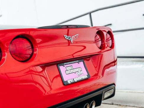 Used 2005 Chevrolet Corvette Coupe w/ Preferred Equipment Group RWD image 29