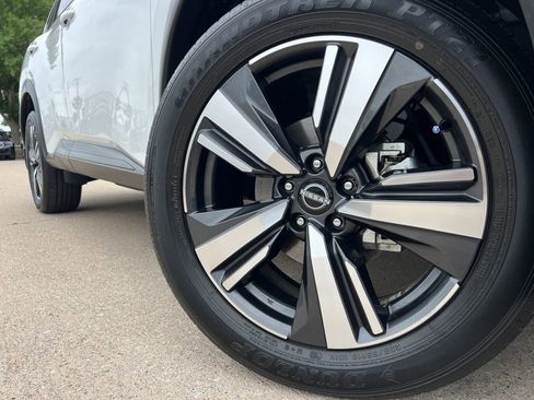 Certified 2025 Nissan Rogue SL image 7