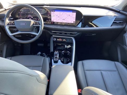 Used 2025 Audi Q5 Premium w/ Convenience Package image 11